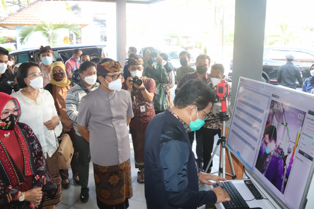 Sekda Adi Arnawa Dampingi Mendes PDTT Buka Pelatihan BUMDes di Seminyak